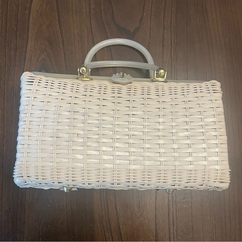Vintage Seashell Embellished White Wicker Handbag - Picture 6 of 16